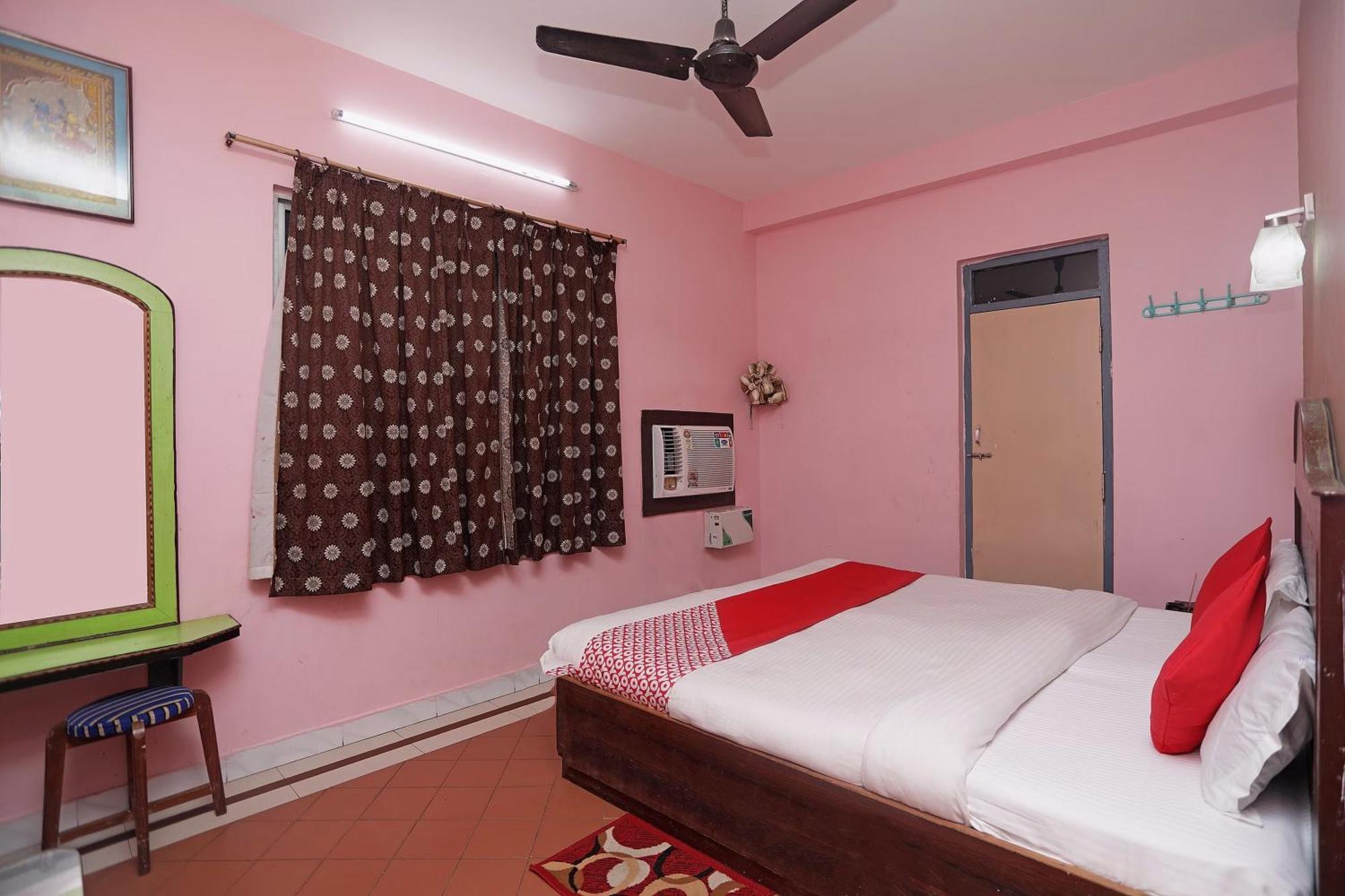 Hotel Super Capital O Ashraya