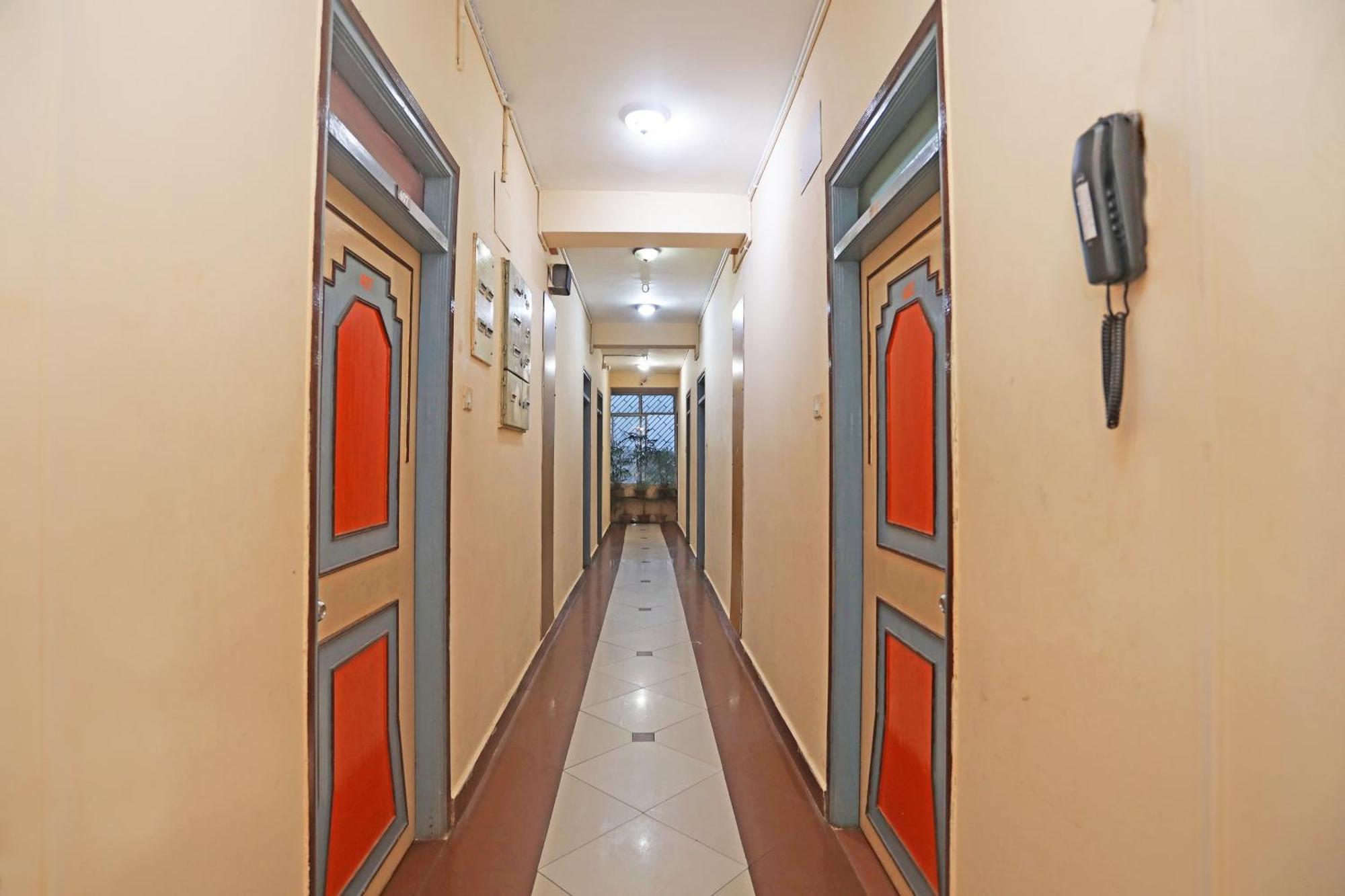 Super Capital O Ashraya Hotel 3*
